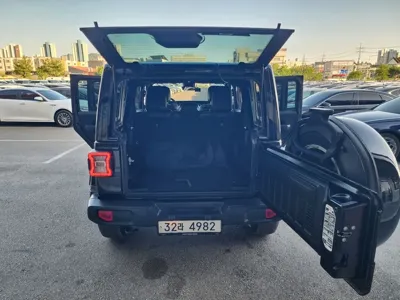Jeep Wrangler 2019, 124144 км, за 16901.77 USD - фото 11