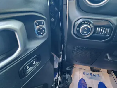 Jeep Wrangler 2019, 124144 км, за 16901.77 USD - фото 17