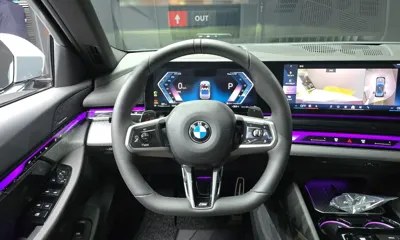 BMW 5-Series 2025, 6587 км, за 48783.75 USD - фото 13