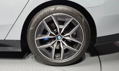 BMW 5-Series 2025, 6587 км, за 48783.75 USD - фото 21