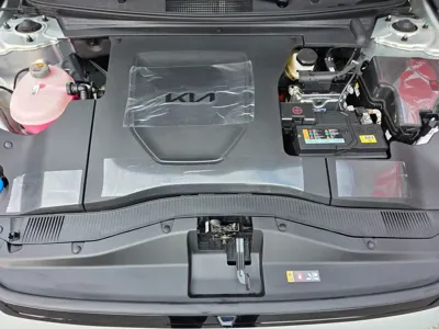 Kia EV4 2026, 7580 км, за 26191.41 USD - фото 18