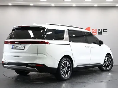 Kia Canival 2023, 72668 км, за 19177.01 USD