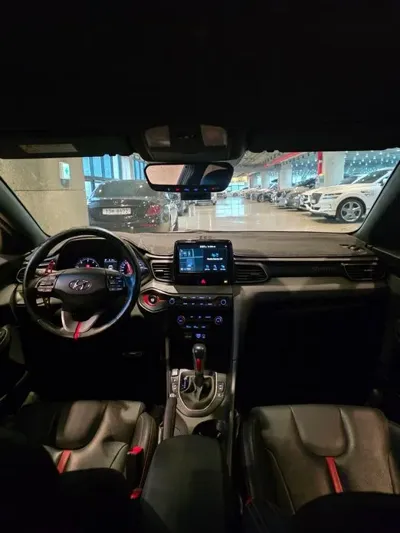 Hyundai Veloster 2018, 100000 км, за 6937.56 USD - фото 9