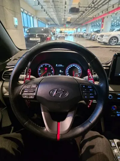 Hyundai Veloster 2018, 100000 км, за 6937.56 USD - фото 11