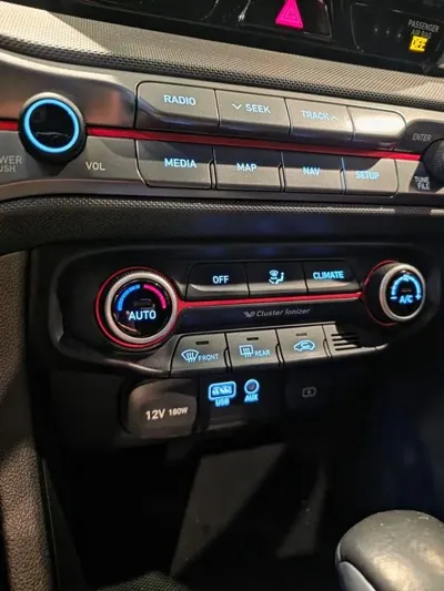 Hyundai Veloster 2018, 100000 км, за 6937.56 USD - фото 15