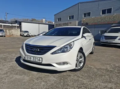 Hyundai Sonata 2011, 133075 км, за 2472.03 USD