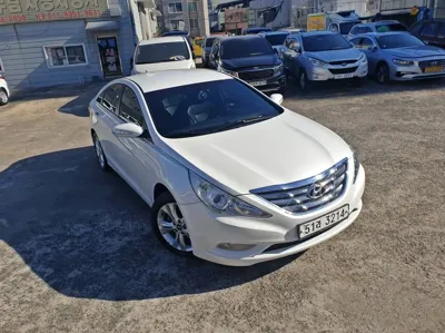 Hyundai Sonata 2011, 133075 км, за 2472.03 USD