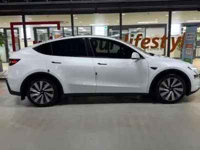 Tesla Model Y 2025, 10478 км, за 34987.53 USD