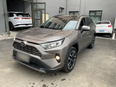 Toyota RAV4 · 2020 год