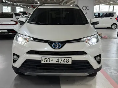Toyota RAV4 · 2018 год