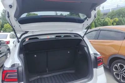 Volkswagen T-Cross 2020, 90300 км, за 9766 USD - фото 27