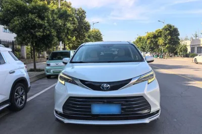 Toyota Sienna 2023, 104300 км, за 31880 USD