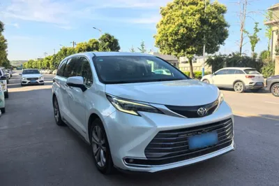 Toyota Sienna 2023, 104300 км, за 31880 USD