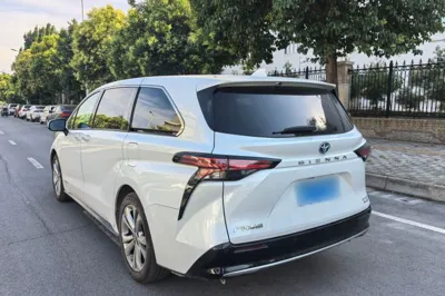 Toyota Sienna 2023, 104300 км, за 31880 USD
