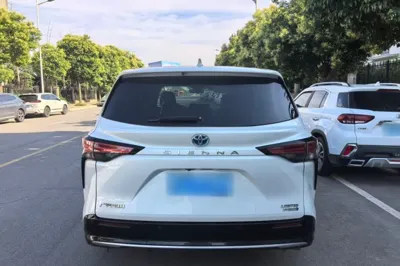 Toyota Sienna 2023, 104300 км, за 31880 USD