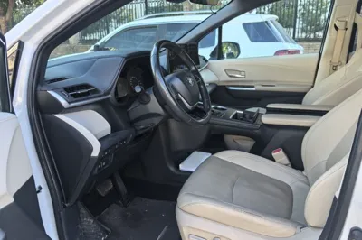 Toyota Sienna 2023, 104300 км, за 31880 USD - фото 14