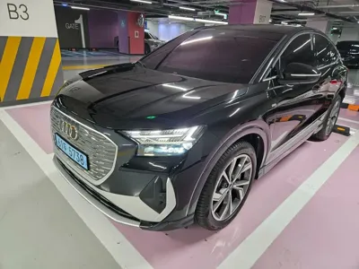 Audi Q4 e-tron 2022, 10797 км, за 28662.04 USD