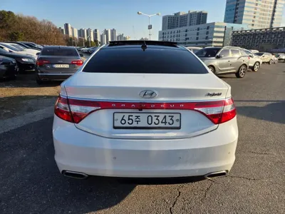Hyundai Grandeur 2016, 133017 км, за 6316.34 USD