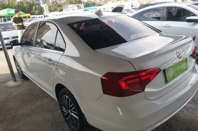 Volkswagen Jetta 2017, 71300 км, за 5435 USD