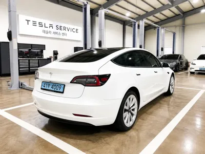 Tesla Model 3 2022, 54300 км, за 20021.01 USD
