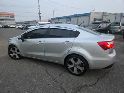 Kia Pride 2013, 154000 км, за 2619.14 USD