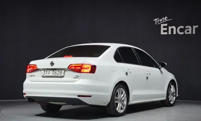 Volkswagen Jetta 2015, 106444 км, за 4482.18 USD
