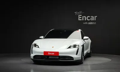 Porsche Taycan 2021, 14642 км, за 70828.41 USD