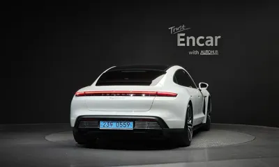 Porsche Taycan 2021, 14642 км, за 70828.41 USD