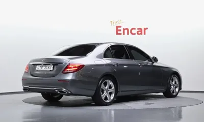 Mercedes-Benz E-Class 2017, 89094 км, за 12465.54 USD