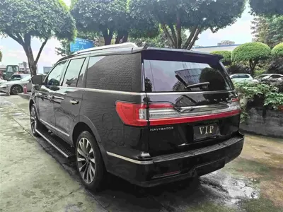 Lincoln Navigator 2018, 153000 км, за 42377.05 USD