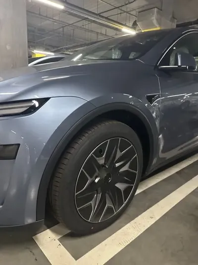 Tesla Model Y · 2026 год