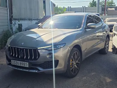Maserati Levante 2017, 58593 км, за 24679.29 USD