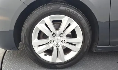 Peugeot 308 2016, 62744 км, за 5382.7 USD