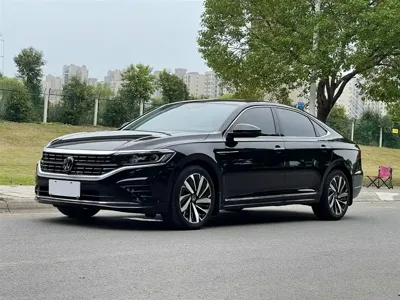 Volkswagen Passat 2024, 31000 км, за 17376.1 USD