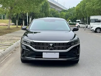 Volkswagen Passat 2024, 31000 км, за 17376.1 USD
