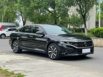 Volkswagen Passat 2024, 31000 км, за 17376.1 USD