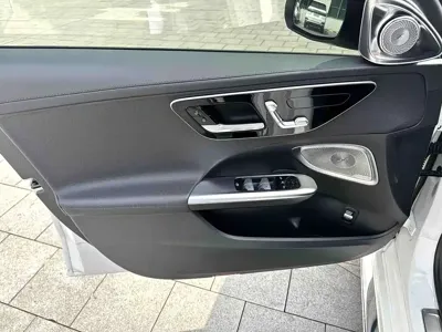 Mercedes-Benz C-Class 2022, 50000 км, за 19422.81 USD