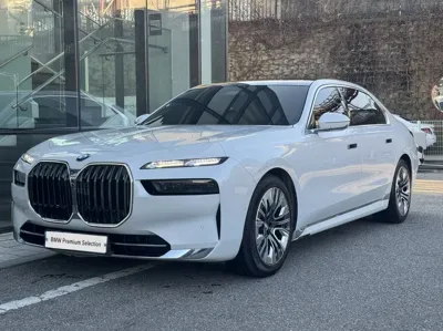 BMW 7-Series · 2023 год