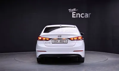 Hyundai Avante 2018, 168455 км, за 6557.7 USD