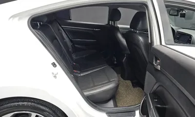 Hyundai Avante 2018, 168455 км, за 6557.7 USD - фото 11