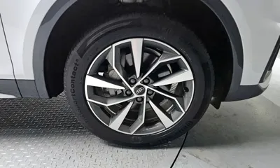 Audi Q5 2024, 19895 км, за 30327.05 USD