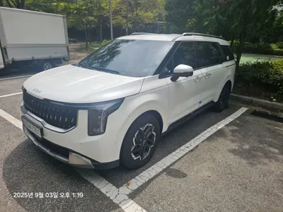 Kia Canival 2025, 30100 км, за 17191.81 USD