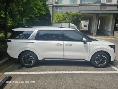 Kia Canival 2025, 30100 км, за 17191.81 USD