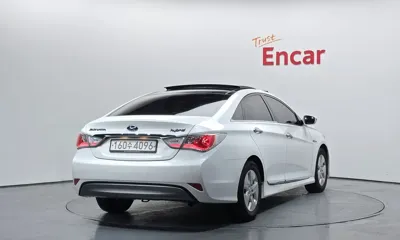 Hyundai Sonata 2013, 111534 км, за 3172.93 USD