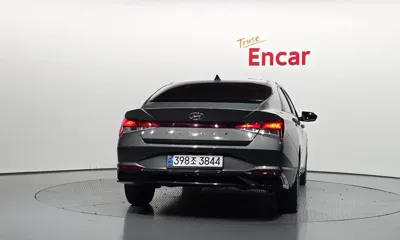 Hyundai Avante 2023, 121328 км, за 8190.86 USD