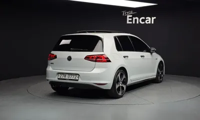 Volkswagen Golf 2016, 241922 км, за 7069.71 USD