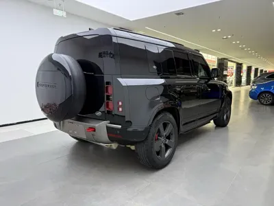 Land Rover Defender 2023, 100000 км, за 79015.54 USD