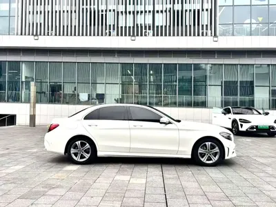 Mercedes-Benz C-Class 2019, 65000 км, за 12948.54 USD