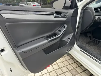 Volkswagen Sagitar 2018, 56800 км, за 5795.7 USD - фото 13