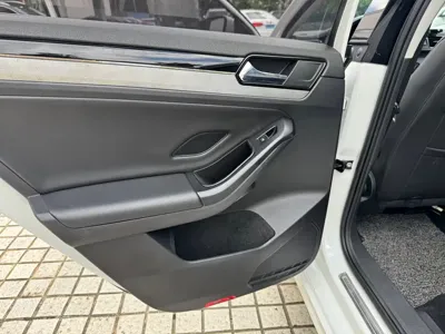 Volkswagen Sagitar 2018, 56800 км, за 5795.7 USD - фото 14